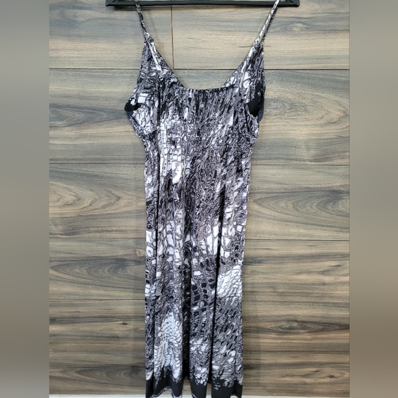 Summer dress - Picture 2 of 3